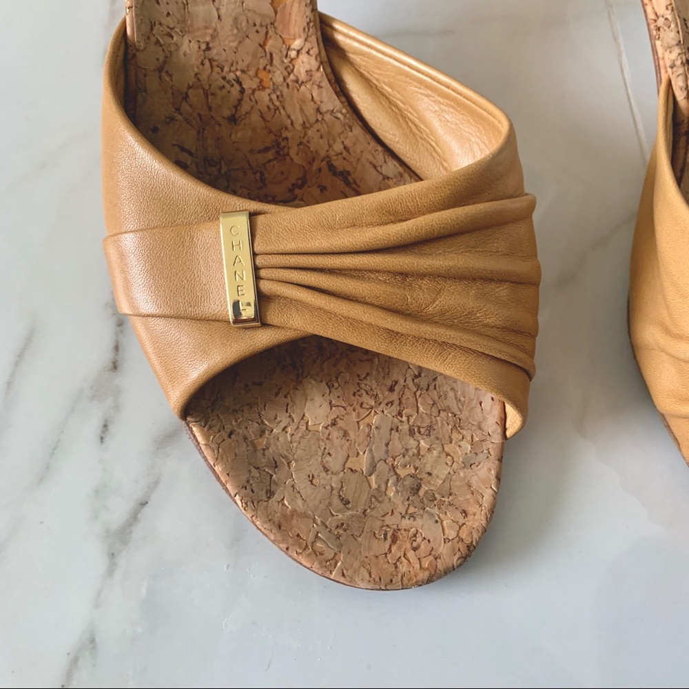 CHANEL | cork kitten heel mule sandal tan leather